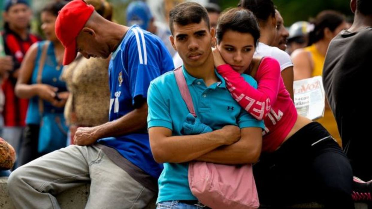 ¿Cómo sale Venezuela de la crisis? La visión de tres economistas