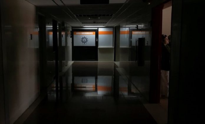 Varios muertos tras presentarse falla eléctrica en el Clínico Universitario este 12Ene
