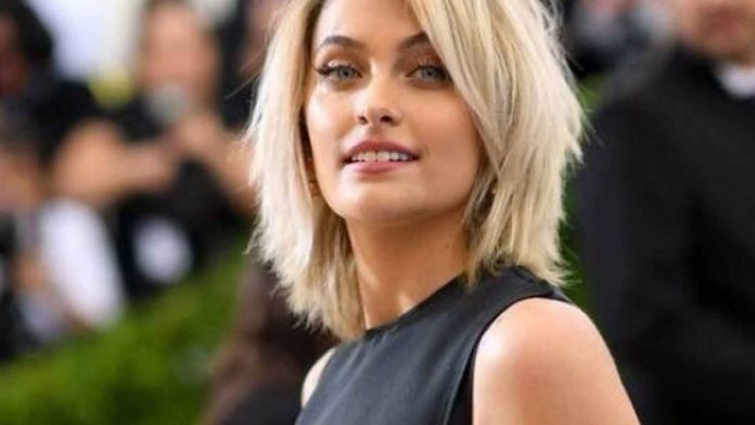 Hija de Michael Jackson teme que su carrera no funcione por culpa de su padre