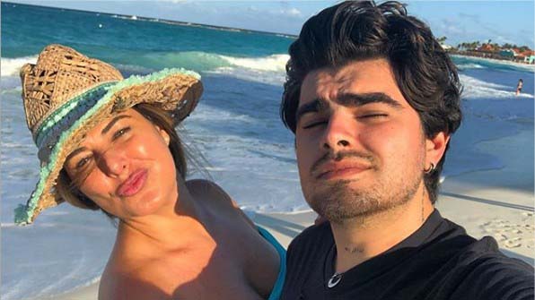 Jonathan Moly movió el esqueleto junto a sumadre
