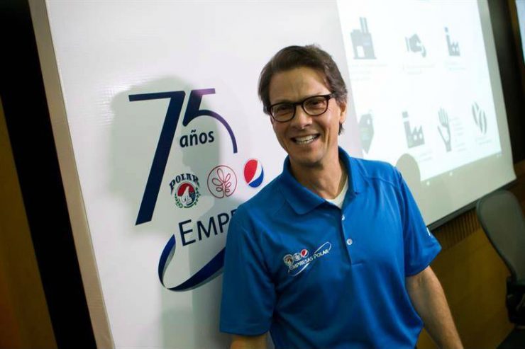 Lorenzo Mendoza les da ánimo a sus trabajadores en Zulia
