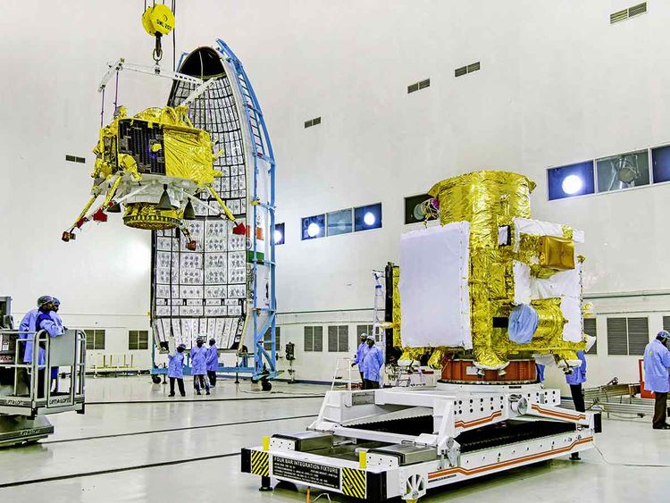 India lanza su histórica misión al polo sur lunar