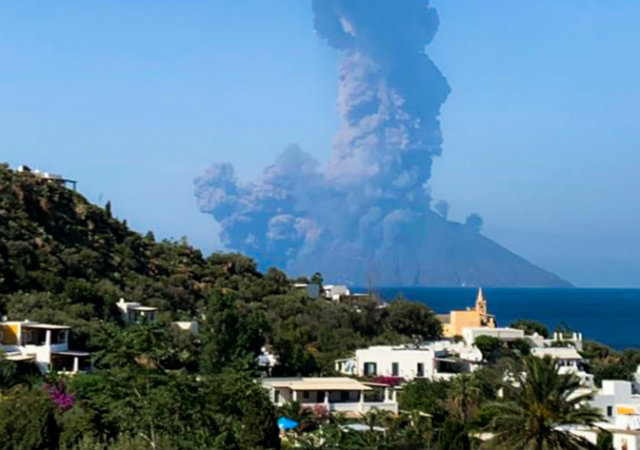 Impactante erupción en el volcán Stromboli