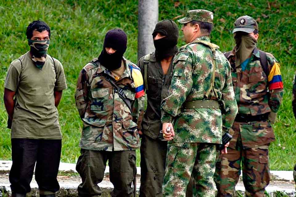 Grupos irregulares colombianos usan una fundación para captar a niños venezolanos