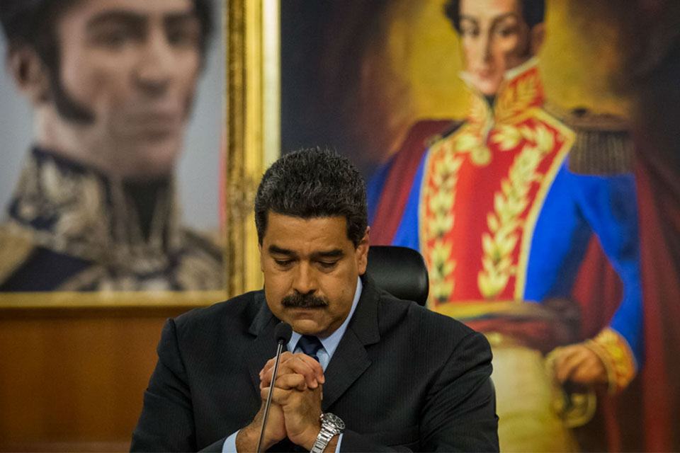 Internacionalistas afirman que la “operación tenaza de Trump” resquebraja al gobierno