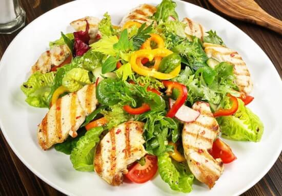 Sustituir la carne roja por pollo reduce el riesgo de cáncer de mama