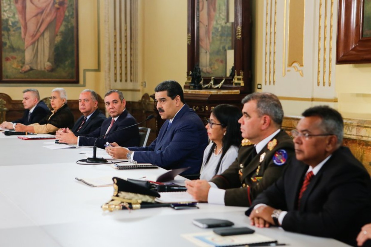 Maduro activa Consejo de Defensa de la Nación por amenaza "guerrerista" de Colombia