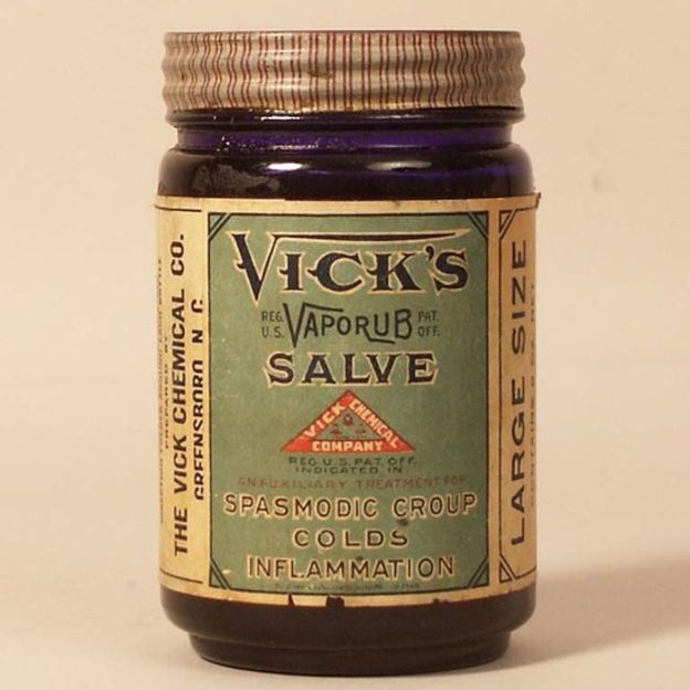 Vicks VapoRub: La fascinante historia del "ungüento mágico"que lleva más de un siglo en el mercado