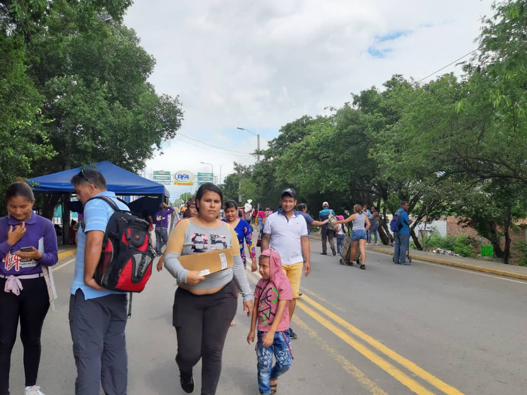 Colapsada frontera colombo venezolana por afluencia de compradores