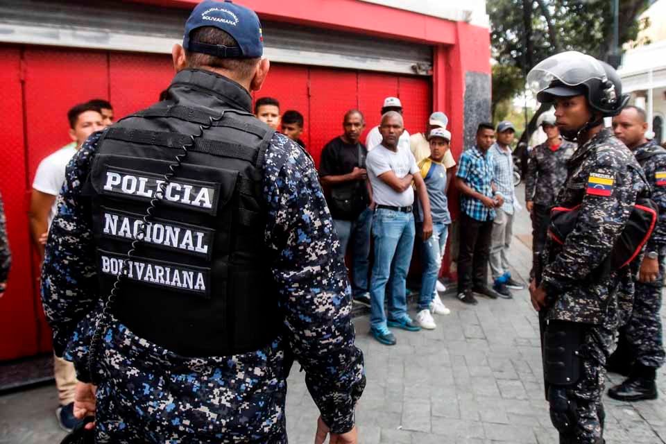 Maduro restringió