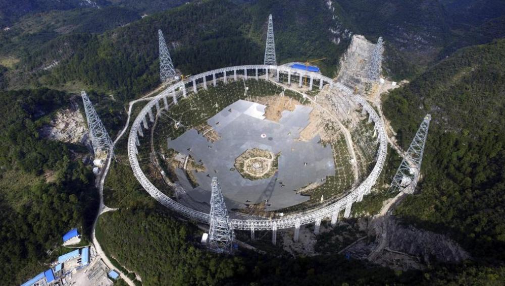 El radiotelescopio más grande del mundo es puesto en marcha por China