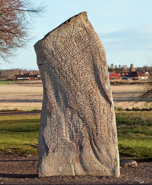 La "Piedra de Rök" vikinga, habría predicho sobre conflictos climáticos