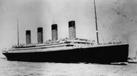 El 14 de abril de 1912 comienza a hundirse el RMS Titanic