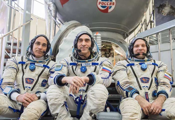 Astronauta de la NASA y cosmonautas rusos viajan a la estación espacial