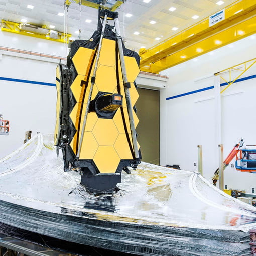 El telescopio Webb ya está plegado y en posición para viajar al espacio