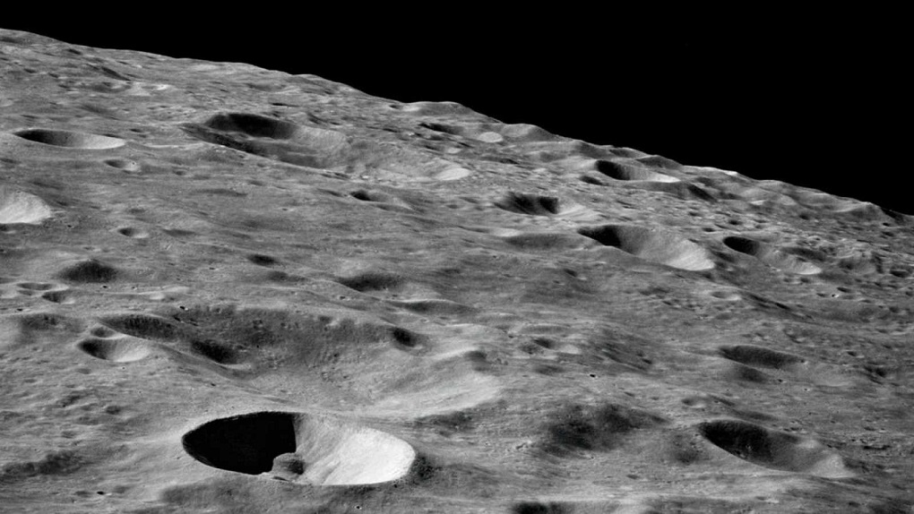 Revelan el origen de la rara sustancia hallada en la cara oculta de la Luna