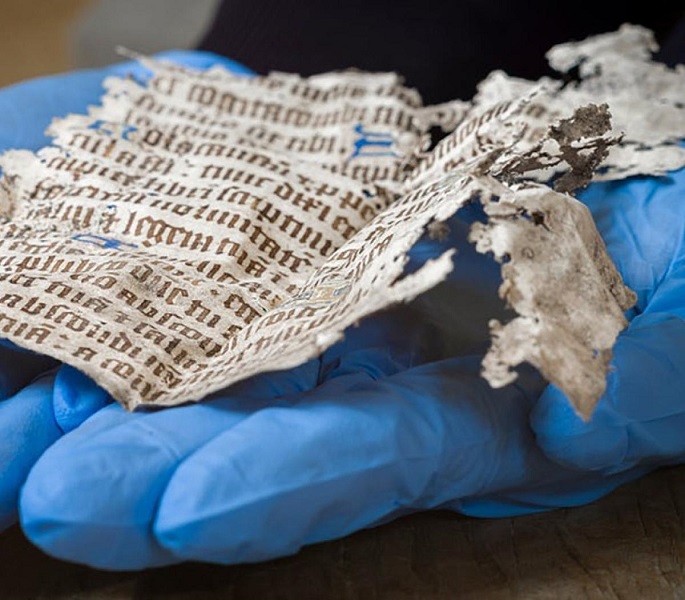 En una casa medieval de Inglaterra es hallado un manuscrito de 600 años