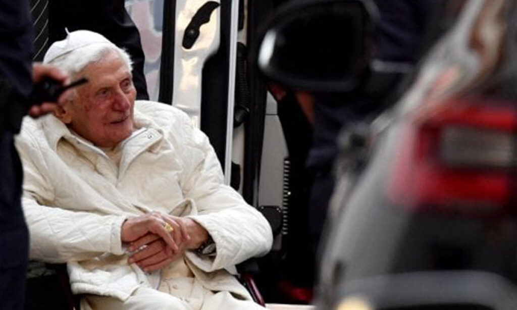 Vergüenza y remordimiento en El Vaticano por acusaciones a Benedicto XVI