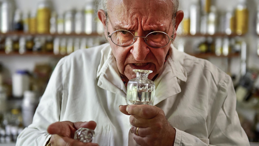 Un escultor de aromas recreó el "olor de la Luna” y compartió el resultado
