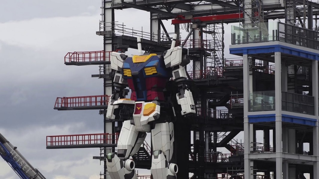 Gundam, el robot japonés de 18 metros de altura, comienza a caminar
