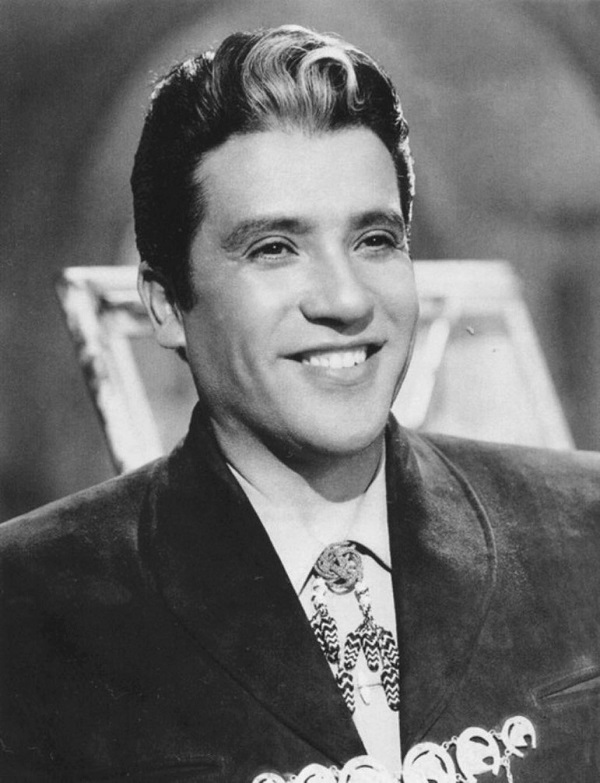 El 13 de noviembre de 1915 nació Miguel Aceves Mejía, cantante y actor mexicano
