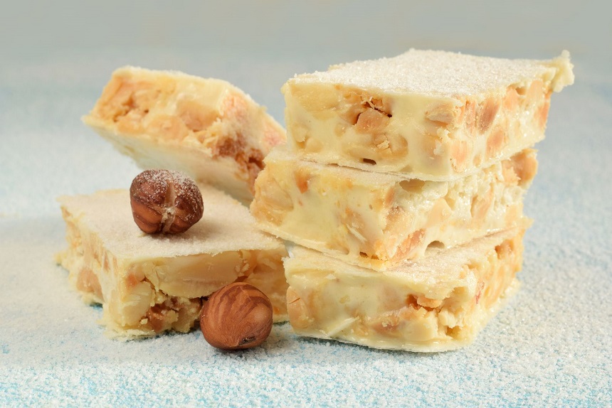 Prepara este rico turrón de almendras para disfrutarlo en Navidad