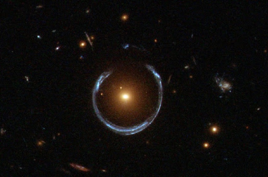 Conoce el anillo de Einstein, uno de los fenómenos más extraños
