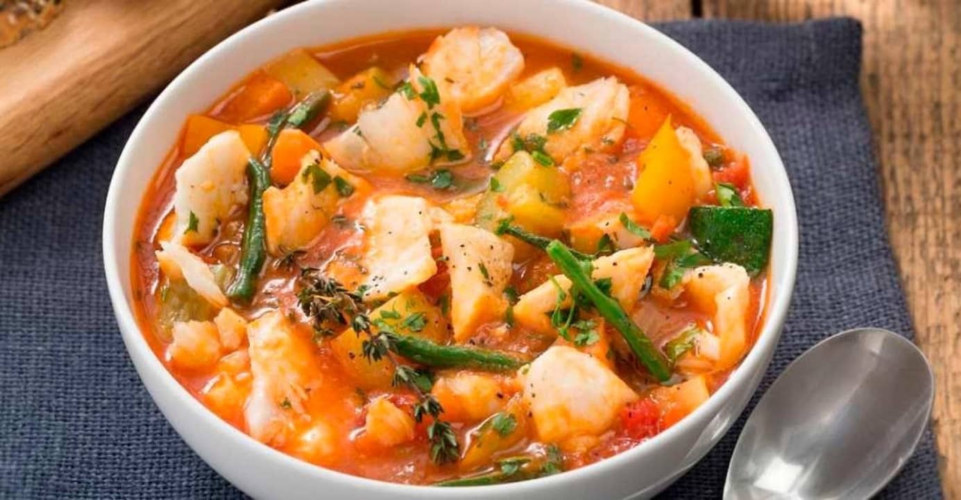 Prepara esta deliciosa sopa de bacalao en pocos minutos