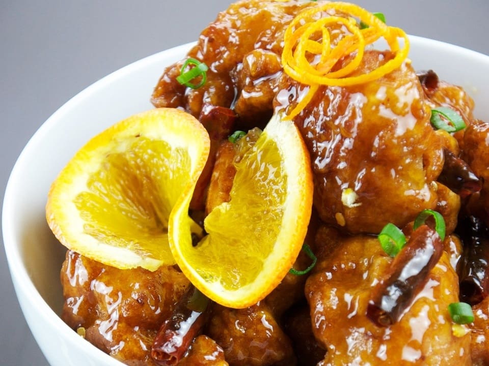 Deleita tu paladar con estas pechugas de pollo en salsa de cítricos