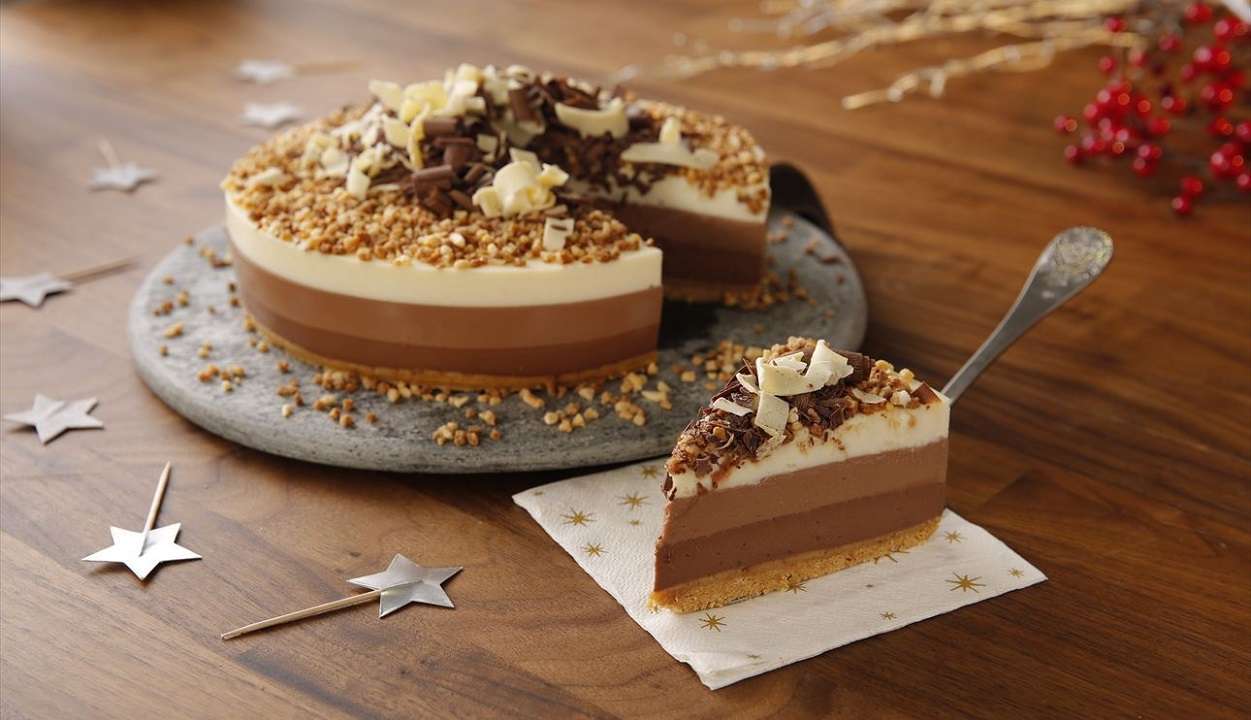 Tarta tres chocolates: el postre sin horno ideal para cualquier ocasión