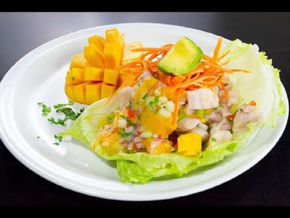Atrévete y prepara este sabroso ceviche de pescado con frutas