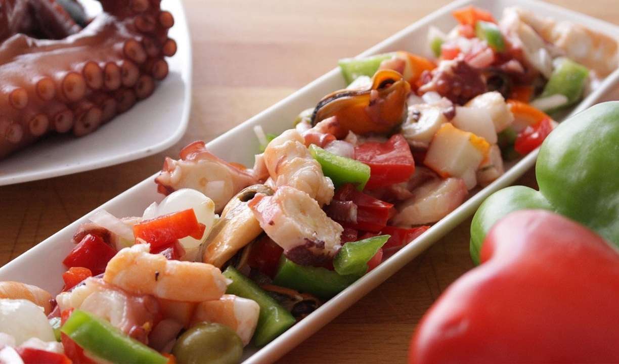 Prepara este sabroso salpicón de mariscos, toda una delicia marina