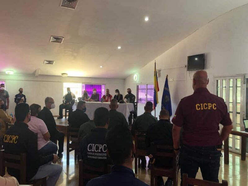 La ONG Justicia Venezolana, criticó la elebración de actos judiciales en las cárceles o calabozos policiales, porque impide el pleno ejercicio del derecho a la defensa.
