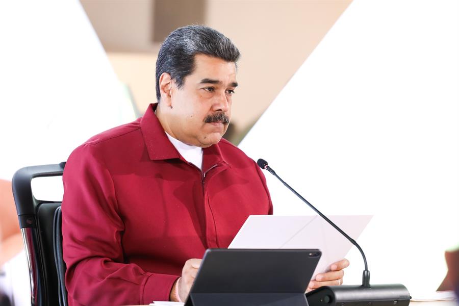Fotografía cedida este martes por prensa de Miraflores en la que se registró al presidente de Venezuela, Nicolás Maduro, durante un acto de gobierno, en Caracas (Venezuela). EFE/Prensa Miraflores