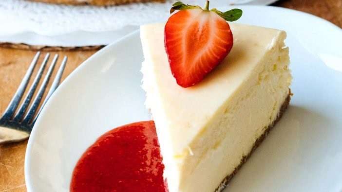 Tarta de chocolate blanco y fresas