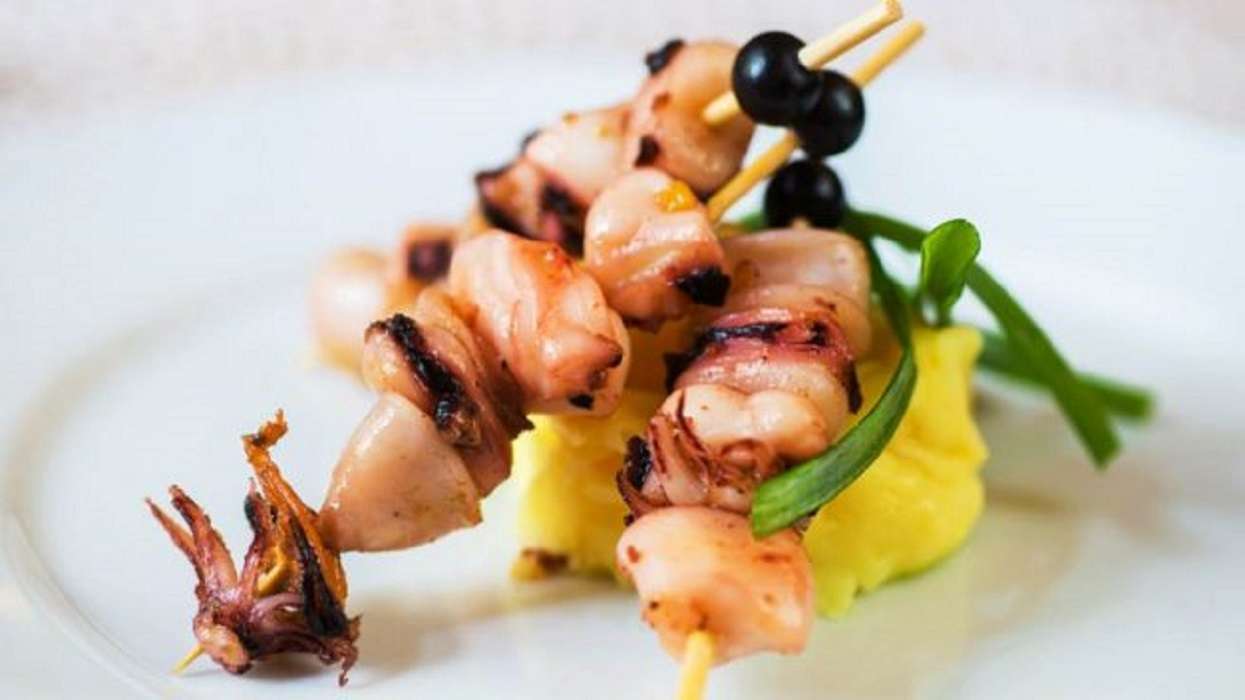 Brochetas de calamar: crujientes y sabrosas para cualquier ocasión