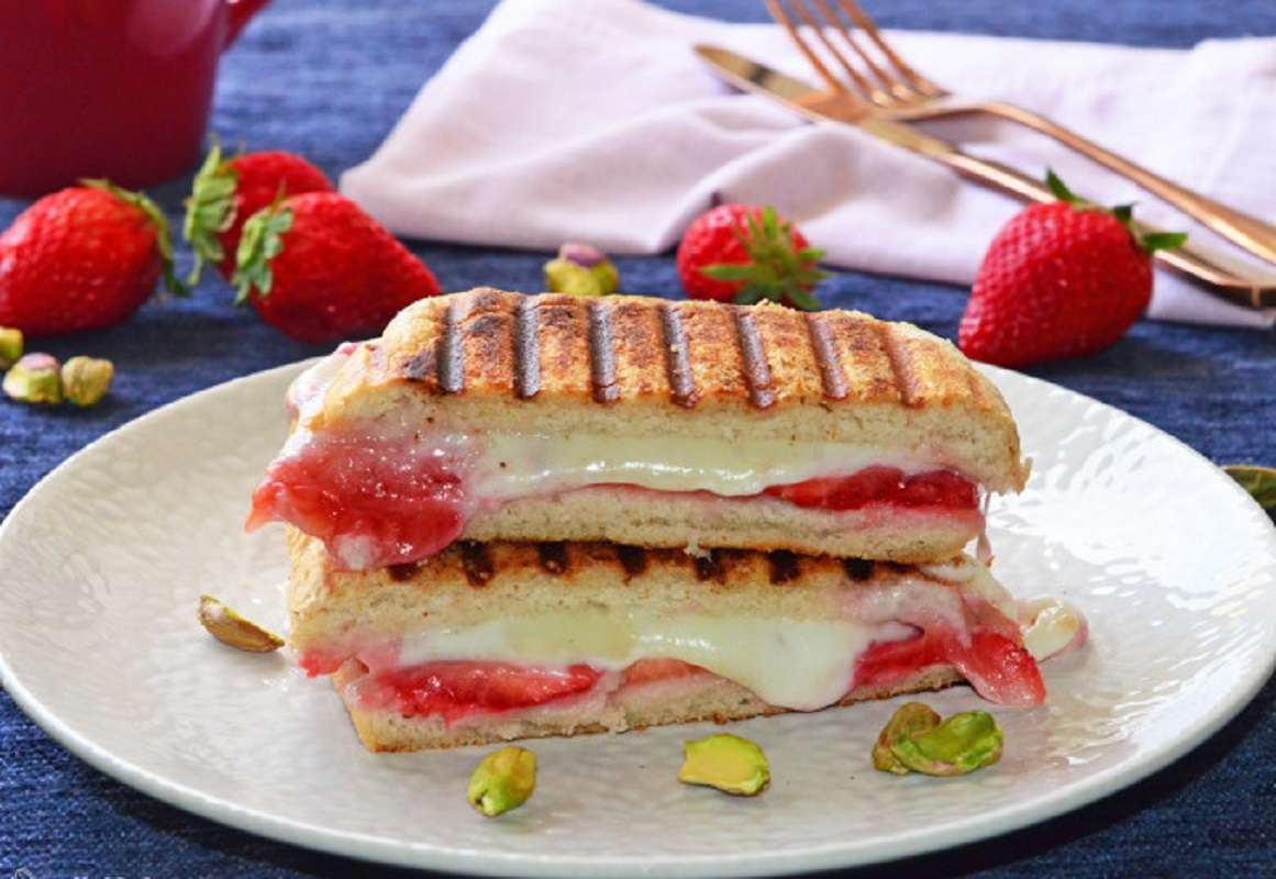 Sándwich de fresas con queso a la parrilla: delicioso snack para merendar