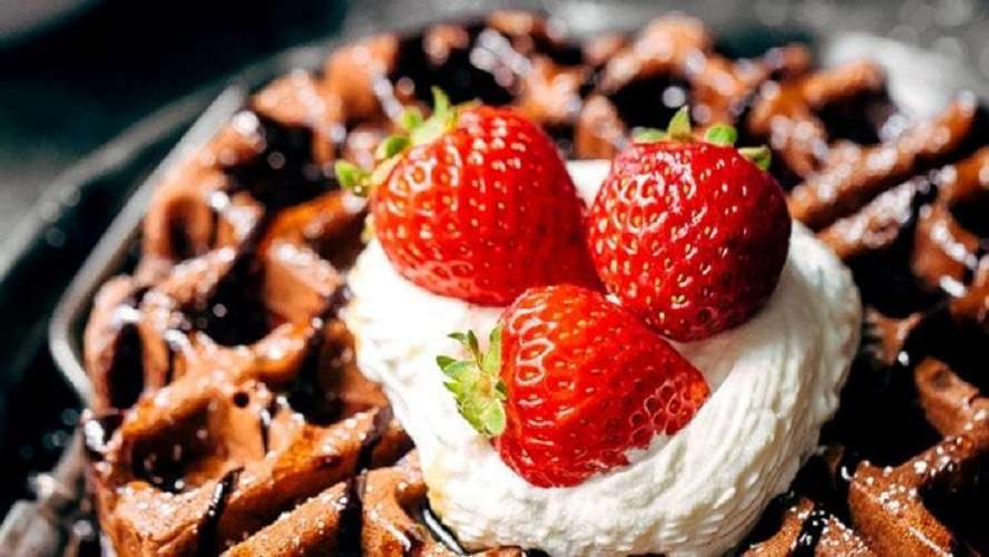 Waffles de chocolate, manzana y avena 