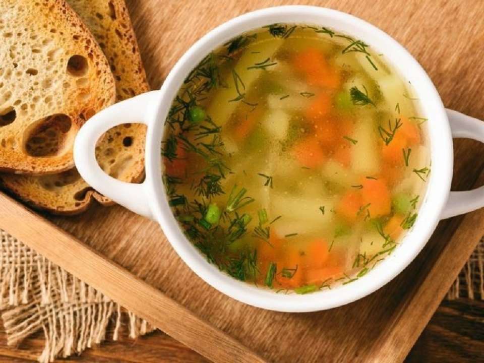 Consomé de pollo con arroz: deliciosa receta para una cena nutritiva