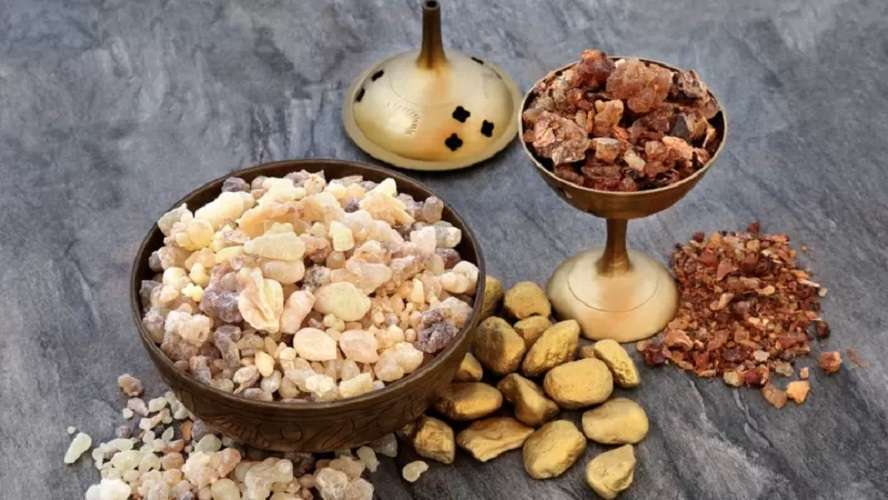 el oro el incienso y la mirra