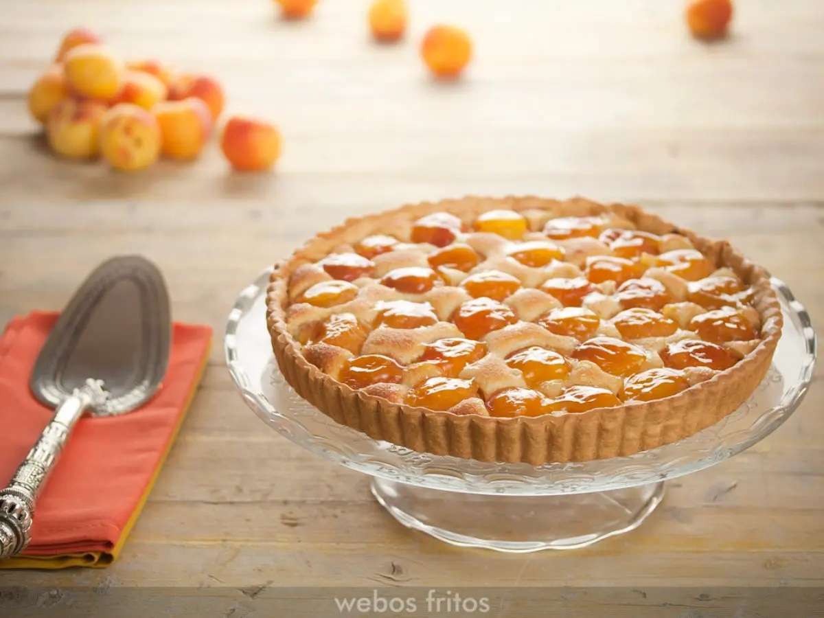 Tarta de albaricoques y manzana: delicioso postre para una tarde especial