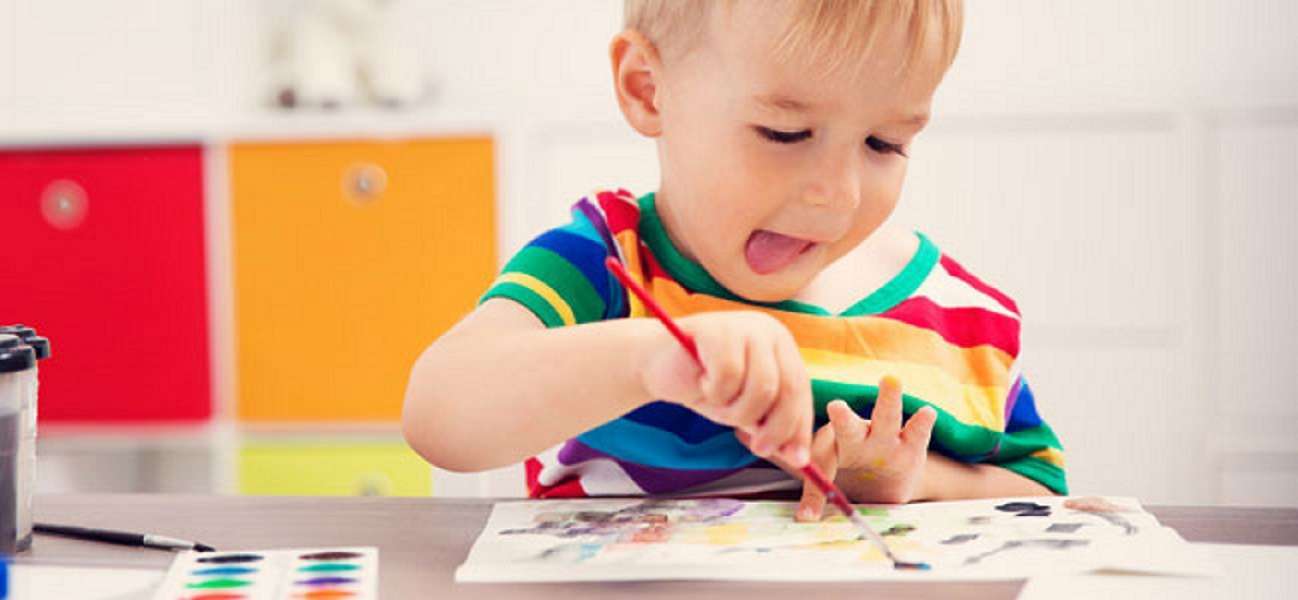 La lengua: por qué algunas personas la sacan cuando se concentran