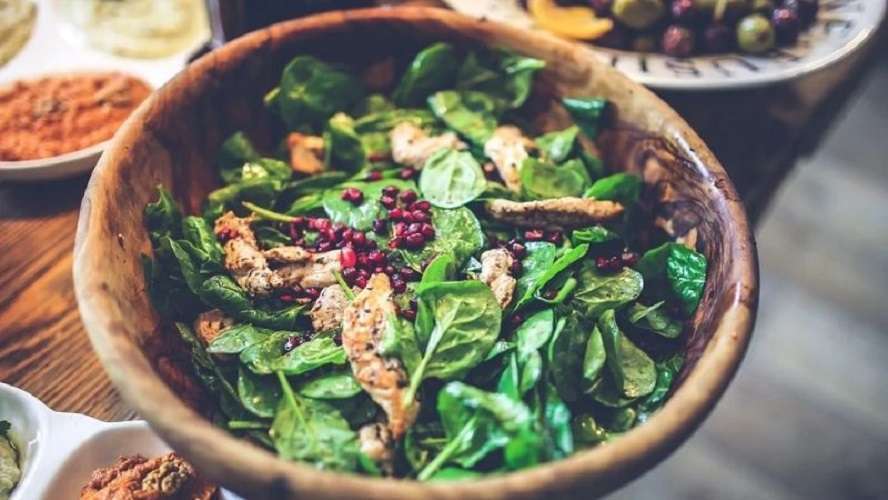 Ensalada de pollo asado