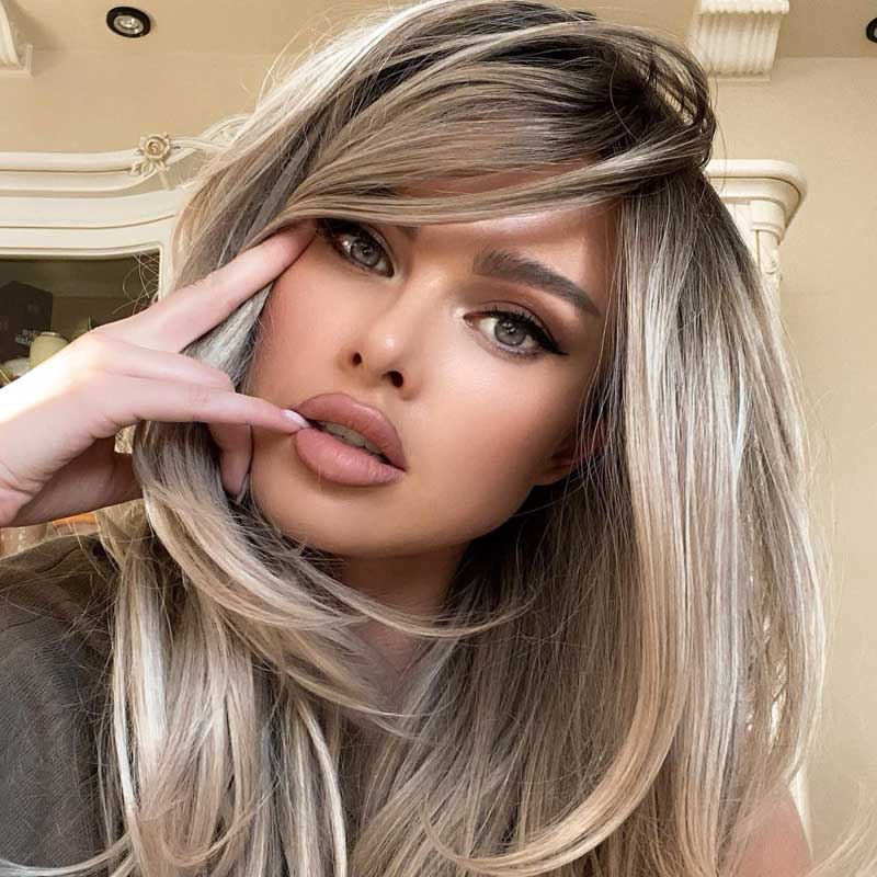 Tener el cabello rubio