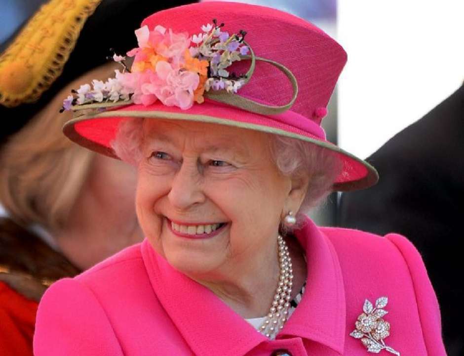 Isabel II se reúne con los duques de Cambridge después del covid-19