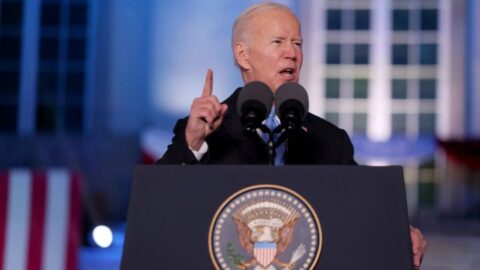 Biden dice que no está de acuerdo con sacar a Putin del poder en Rusia
