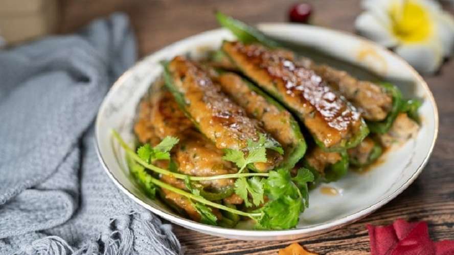 Chiles de agua rellenos de atún