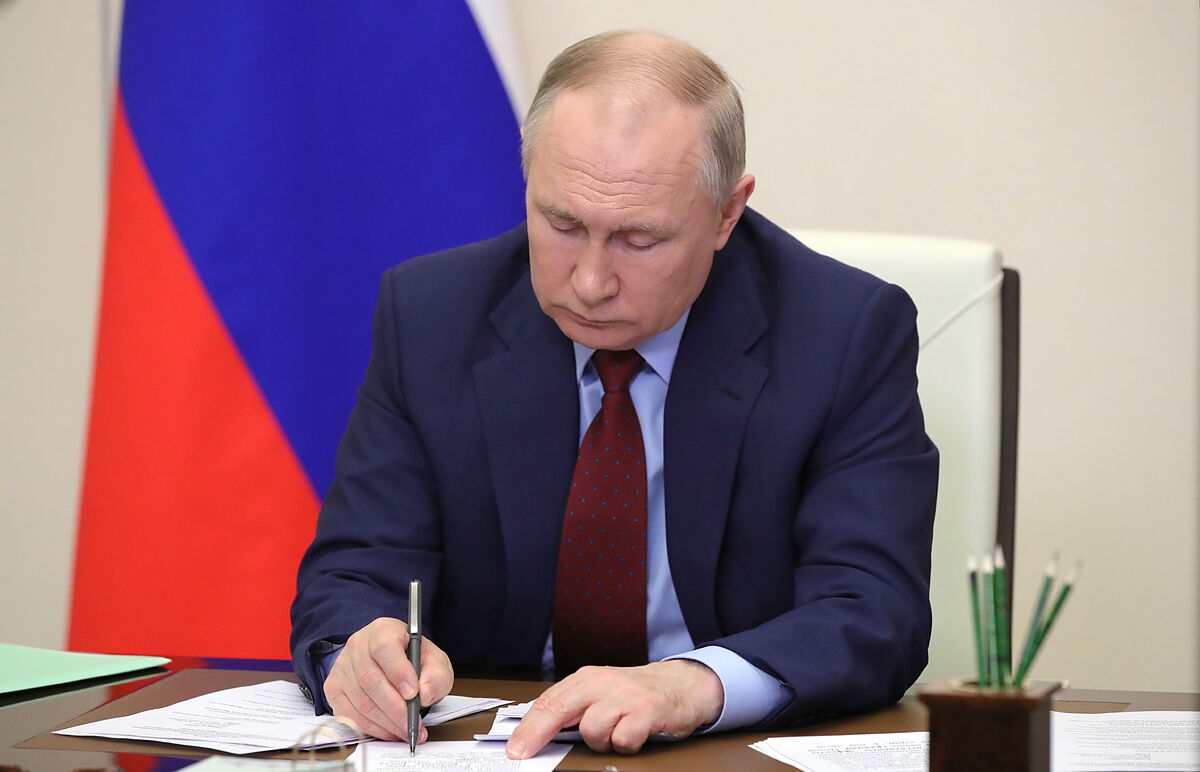 Vladímir Putin; anunció hoy que el país reanudará su programa lunar