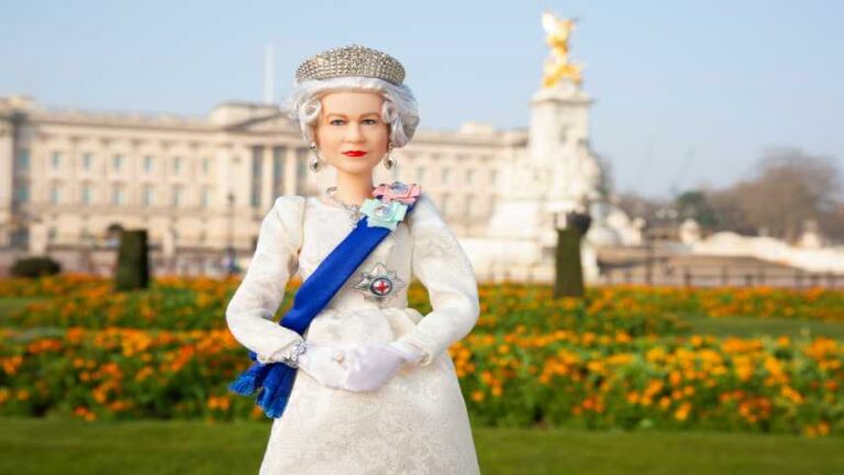 Isabel II celebra 96 años en privado: Mattel lanzó una Barbie en su honor