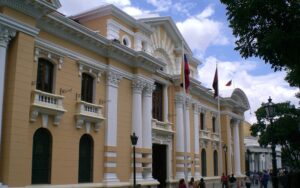Cámara Municipal de Caracas aprueba cambio del escudo, bandera e himno